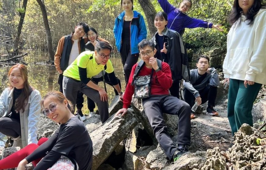 Full day trekking Cat Ba National park to Viet Hai Village , kayaking on the Lan Ha Bay