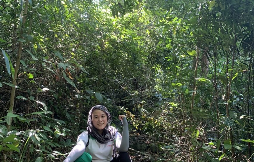 Full day trekking Cat Ba National park to Viet Hai Village , kayaking on the Lan Ha Bay